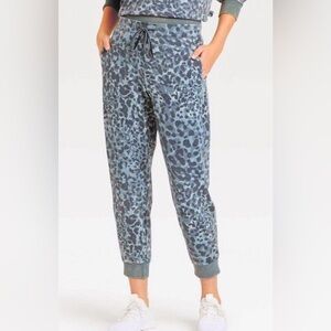 JoyLab Blue Leopard Print Jogger Pants Sz 7/8 Length Small NWT